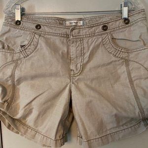 Free People khaki shorts w/ grommets & side tabs L